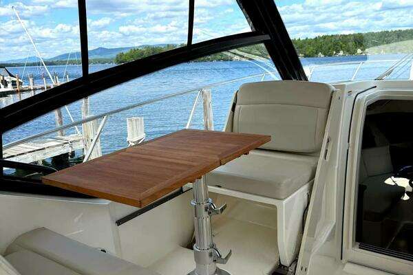 Boston Whaler 325 Conquest Yacht For Sale