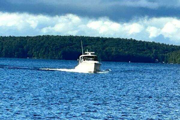 Boston Whaler 325 Conquest Yacht For Sale