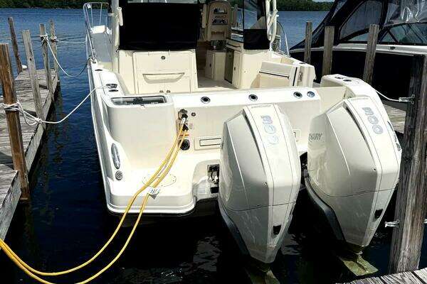 Boston Whaler 325 Conquest Yacht For Sale