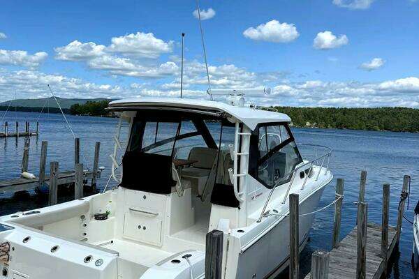 Boston Whaler 325 Conquest Yacht For Sale