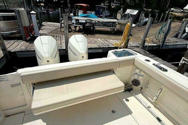 Boston Whaler 325 Conquest Yacht For Sale