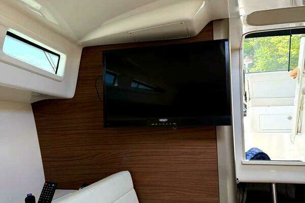 Boston Whaler 325 Conquest Yacht For Sale