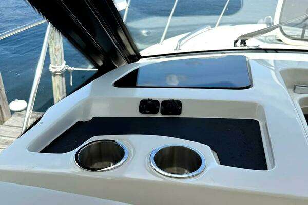 Boston Whaler 325 Conquest Yacht For Sale