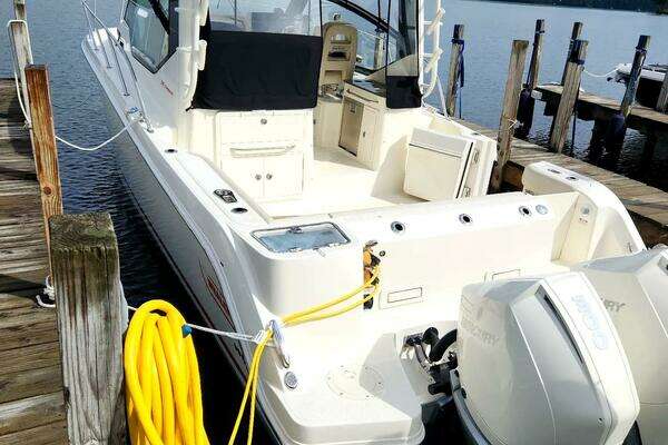 Boston Whaler 325 Conquest Yacht For Sale