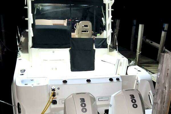 Boston Whaler 325 Conquest Yacht For Sale