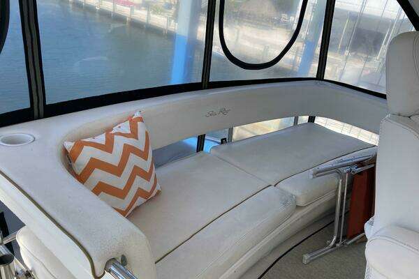 Sea Ray 560 Sedan Bridge Yacht For Sale