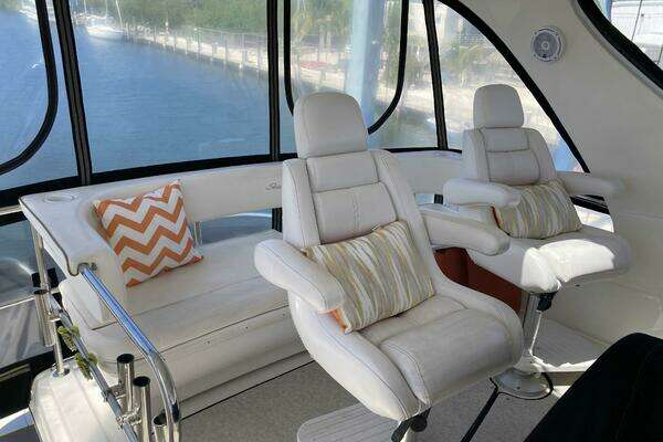 Sea Ray 560 Sedan Bridge Yacht For Sale