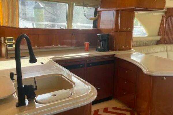Sea Ray 560 Sedan Bridge Yacht For Sale