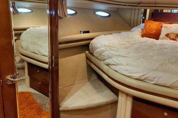 Sea Ray 560 Sedan Bridge Yacht For Sale