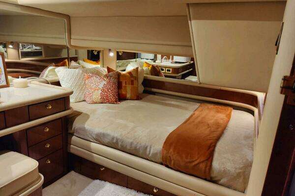 Sea Ray 560 Sedan Bridge Yacht For Sale