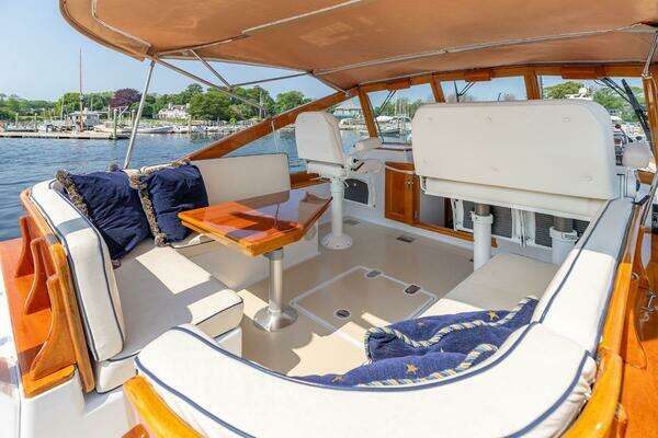 Morris Wolf Class 44 Yacht For Sale