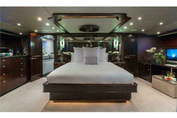 Westport - Crescent Semi-Displacement Yacht For Sale
