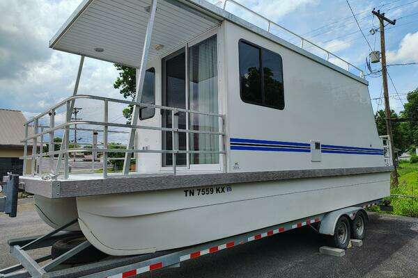 Photo of the 2017 Catamaran Cruisers Lil Hobo 31