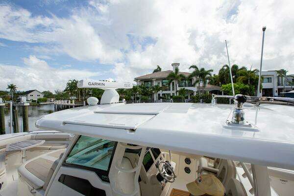 Boston Whaler 380 Outrage Yacht For Sale