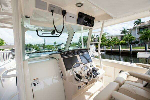 Boston Whaler 380 Outrage Yacht For Sale