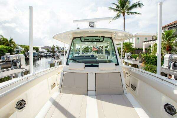Boston Whaler 380 Outrage Yacht For Sale