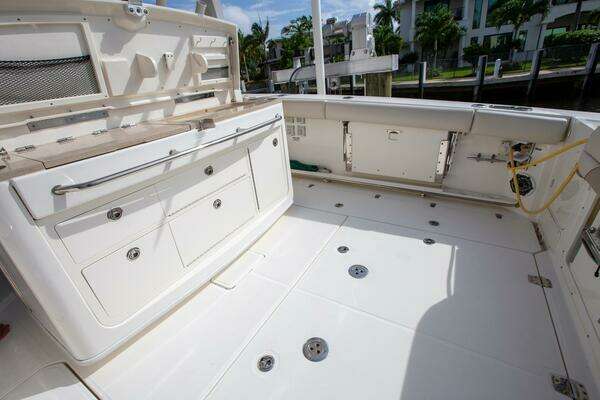 Boston Whaler 380 Outrage Yacht For Sale