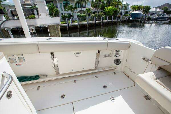 2023 Boston Whaler 38