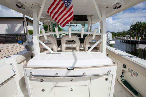 Boston Whaler 380 Outrage Yacht For Sale