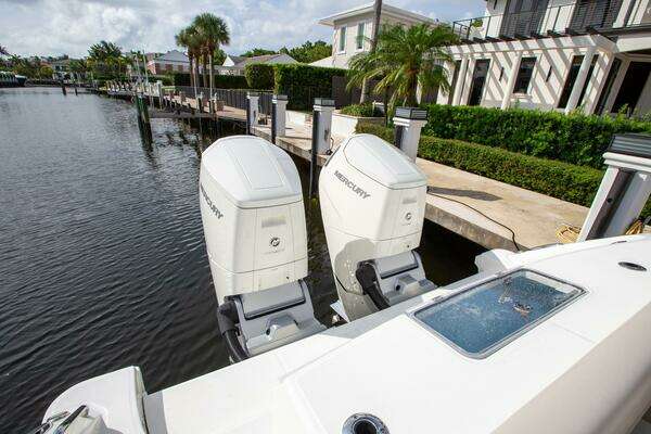 Boston Whaler 380 Outrage Yacht For Sale