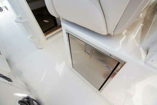 Boston Whaler 380 Outrage Yacht For Sale