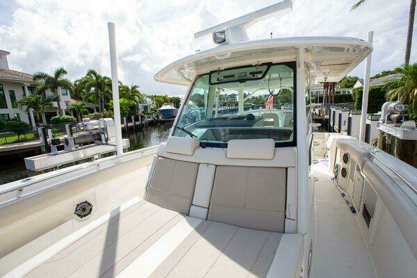 Boston Whaler 380 Outrage Yacht For Sale