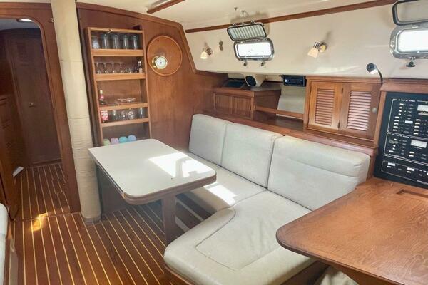 Island Pursuit 40ft Island Packet Yacht For Sale