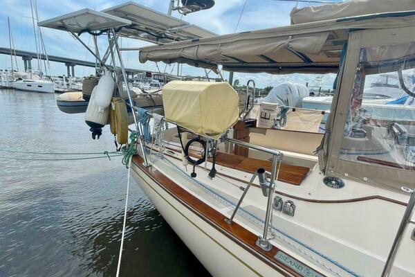 Island Pursuit 40ft Island Packet Yacht For Sale