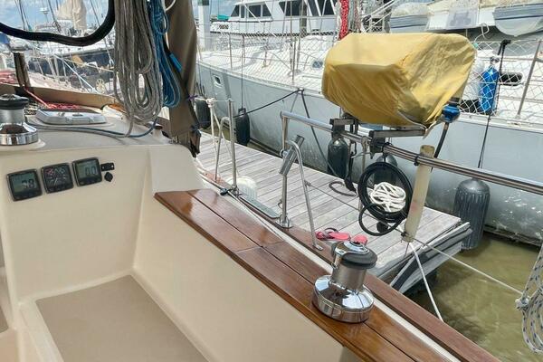Island Pursuit 40ft Island Packet Yacht For Sale