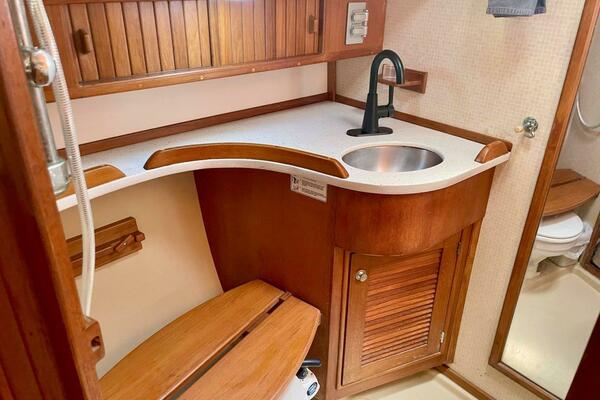 Island Pursuit 40ft Island Packet Yacht For Sale