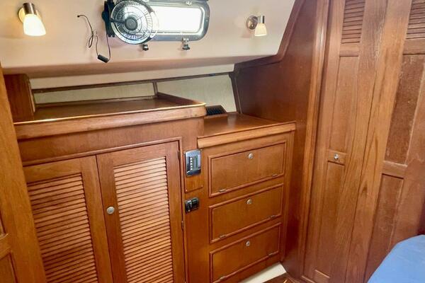 Island Pursuit 40ft Island Packet Yacht For Sale