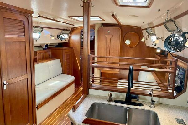 Island Pursuit 40ft Island Packet Yacht For Sale