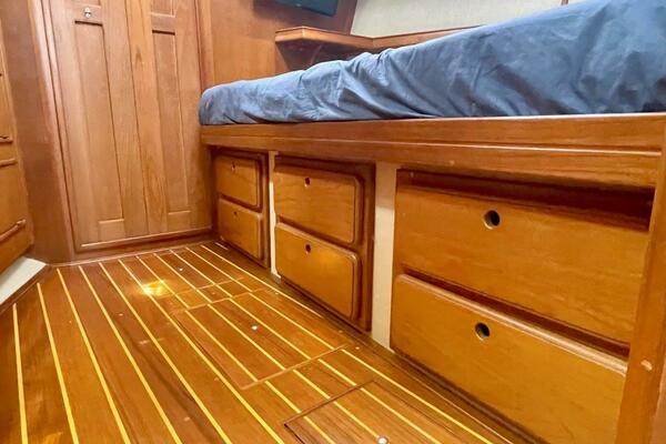 Island Pursuit 40ft Island Packet Yacht For Sale