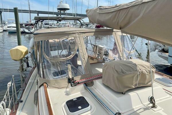 Island Pursuit 40ft Island Packet Yacht For Sale