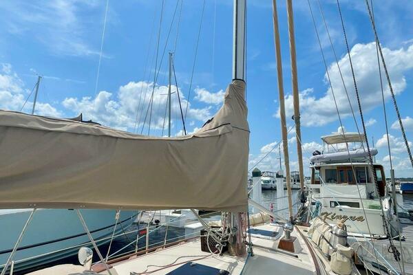 Island Pursuit 40ft Island Packet Yacht For Sale
