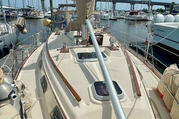 Island Pursuit 40ft Island Packet Yacht For Sale