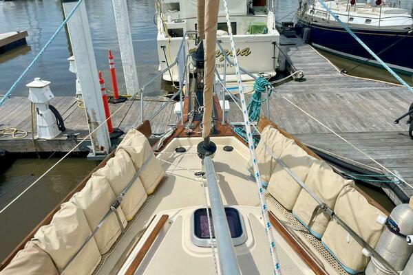 Island Pursuit 40ft Island Packet Yacht For Sale