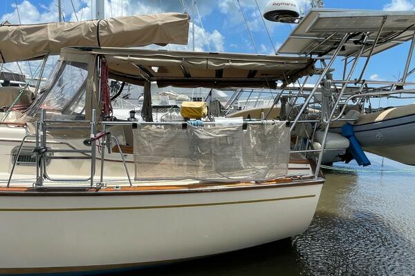 Island Pursuit 40ft Island Packet Yacht For Sale