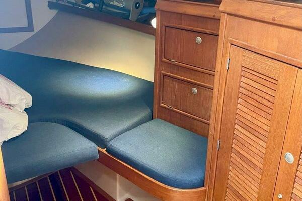 Island Pursuit 40ft Island Packet Yacht For Sale