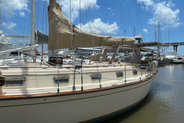 Island Pursuit 40ft Island Packet Yacht For Sale