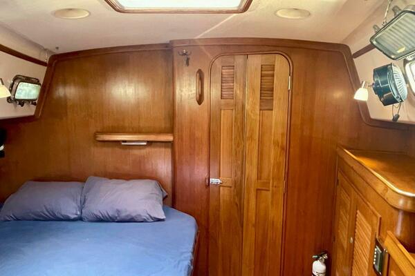 Island Pursuit 40ft Island Packet Yacht For Sale