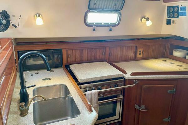 Island Pursuit 40ft Island Packet Yacht For Sale