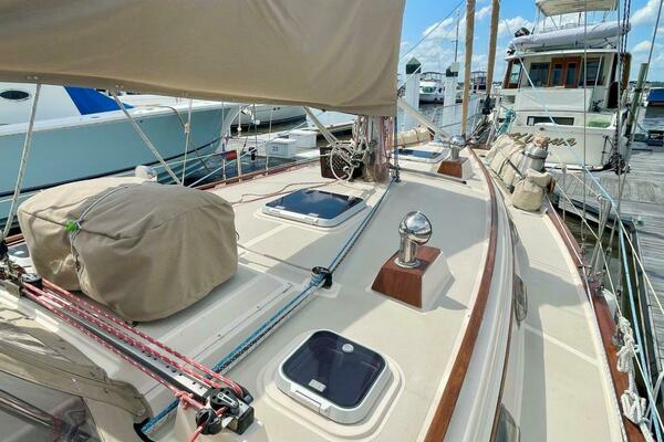 Island Pursuit 40ft Island Packet Yacht For Sale