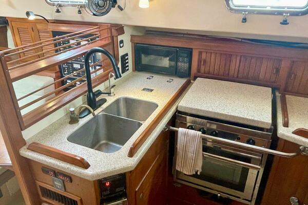 Island Pursuit 40ft Island Packet Yacht For Sale