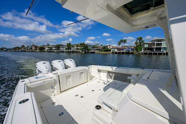 Pursuit S378 Sport Yacht For Sale