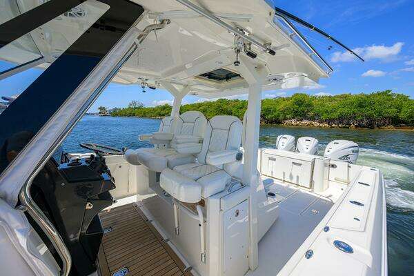 Pursuit S378 Sport Yacht For Sale