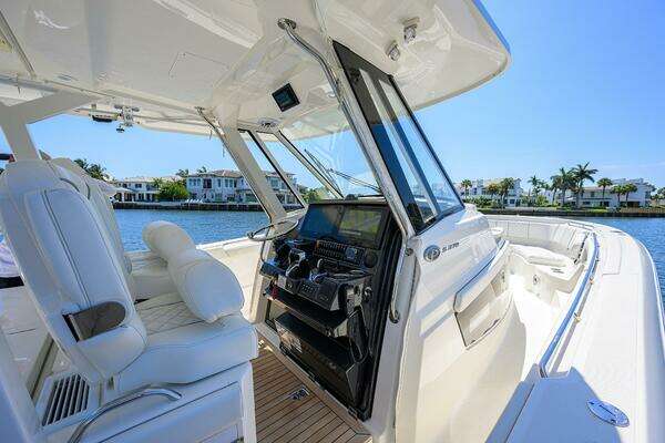 Pursuit S378 Sport Yacht For Sale