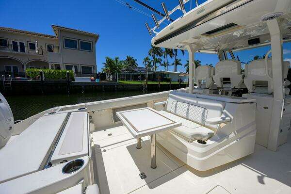 Pursuit S378 Sport Yacht For Sale