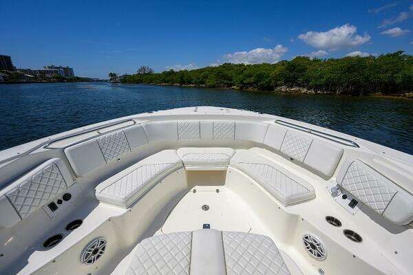 Pursuit S378 Sport Yacht For Sale