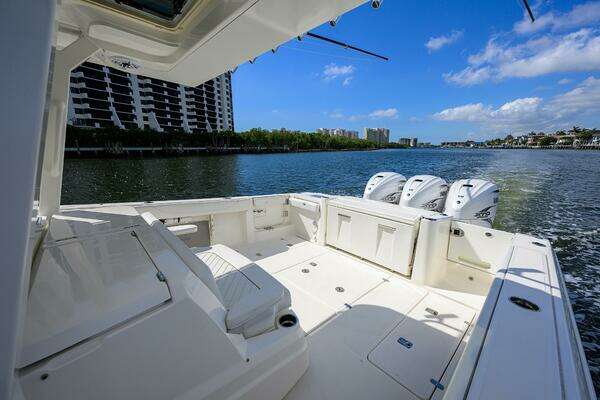 Pursuit S378 Sport Yacht For Sale